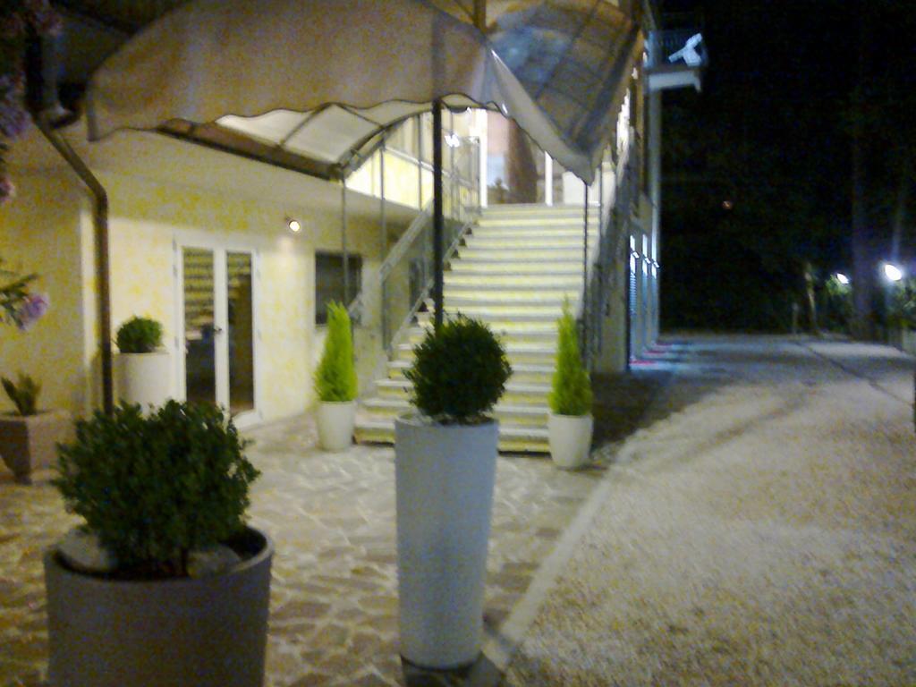 Hotel Augustus Milano Marittima Exterior foto