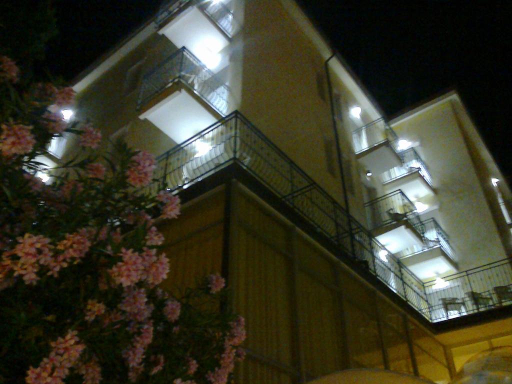 Hotel Augustus Milano Marittima Exterior foto